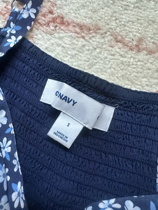 Old Navy Ditsy Floral Smocked Midi Dress - Picture 3 of 4